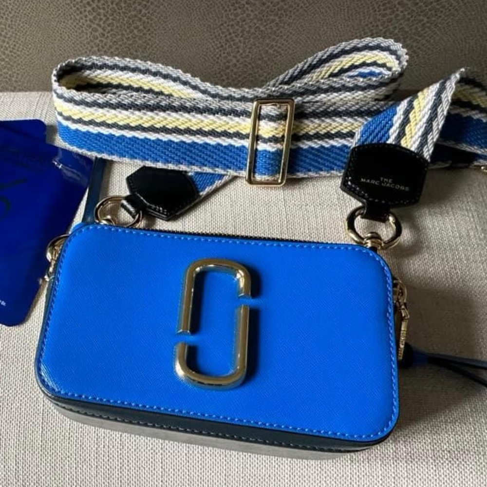 Marc Jacob’s The Snapshot crossbody in Blue color block